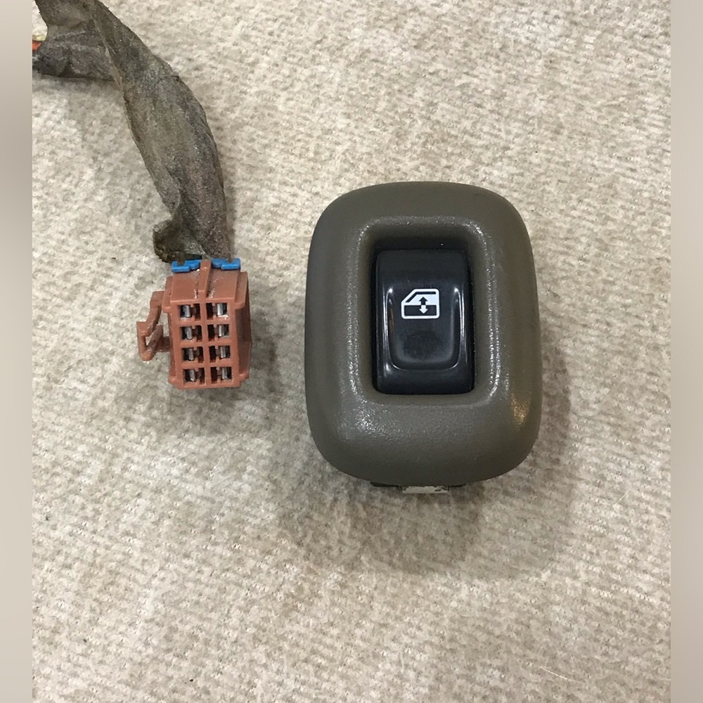 2002- 2005 Chev Trailblazer GMC Envoy Olds Bravada Rear Door Power Window Switch